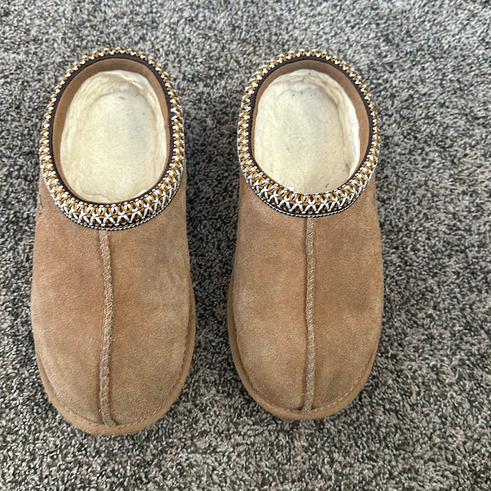 Uggs Tazz clog kids size 3! Great condition